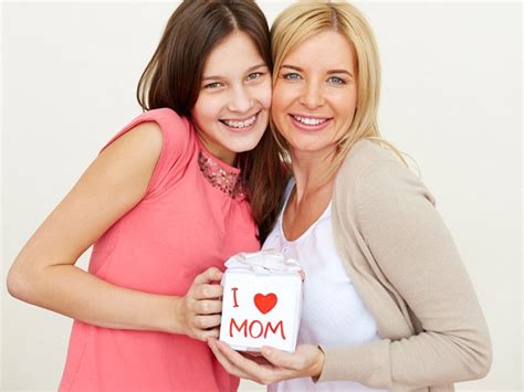 15 Special Birthday Gift Ideas for Mother from Son/Daughter