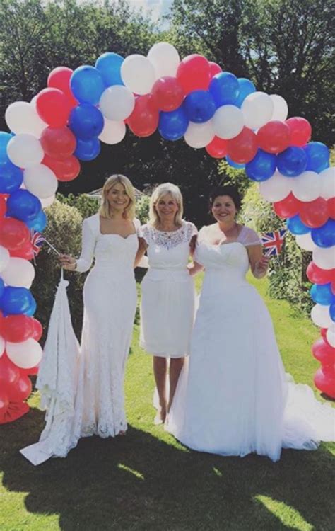 Holly Willoughby wedding dress: This Morning presenter stuns fans as ...