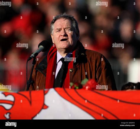 Welsh folk singer and language campaigner Dafydd Iwan performing at the ...