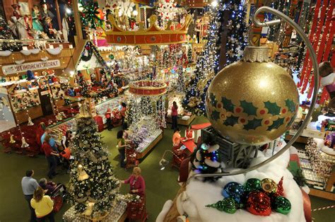 World's Largest Christmas Store | Tellwut.com