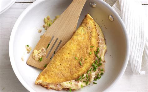 cheesy ham omelette