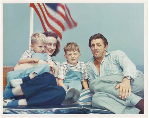 ROBERT MITCHUM/WIFE AND CHILDREN/8X10 COPY PHOTO X1468 | Mitchum, Movie stars, Old movie stars