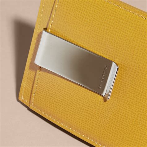 London Leather Money Clip Card Case Larch Yellow | Burberry