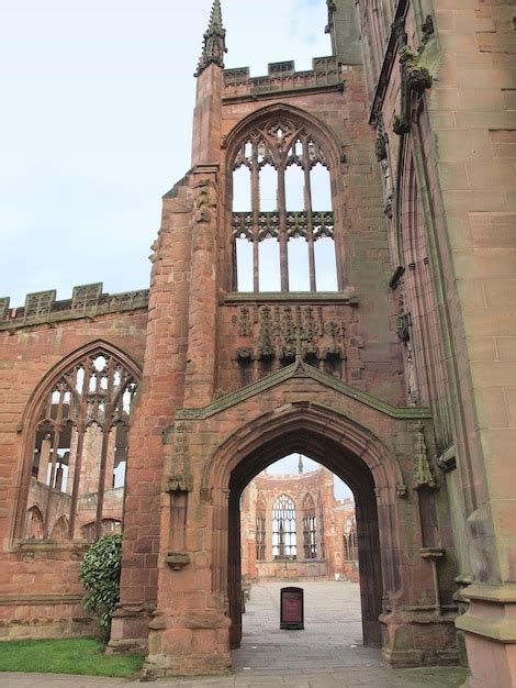 Premium Photo | Coventry cathedral ruins