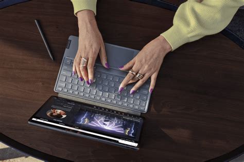 Lenovo Tab P12 Pro_lifestyle_keyboard - Lenovo StoryHub