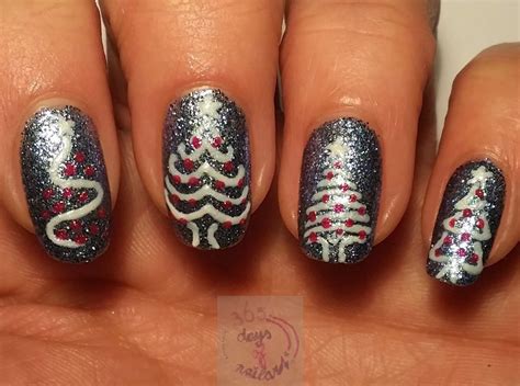 365+ days of nail art: Day 347) Easy Christmas tree nail designs