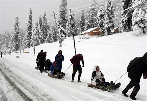 Kashmir witnesses season's first snowfall