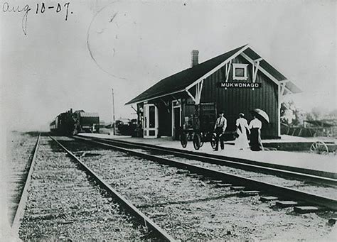 Mukwonago Galleries - Mukwonago Historical Society - Red Brick Museum