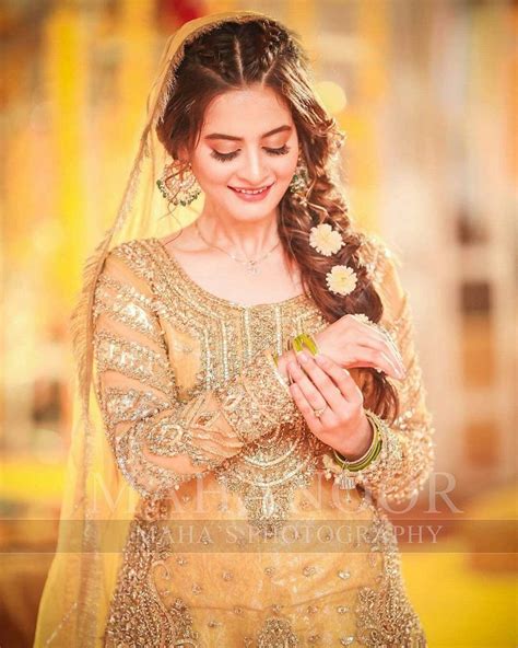 Aiman Khan looking so elegant and pretty on her #Mayun MashAllah I can't take my … | Pakistani ...