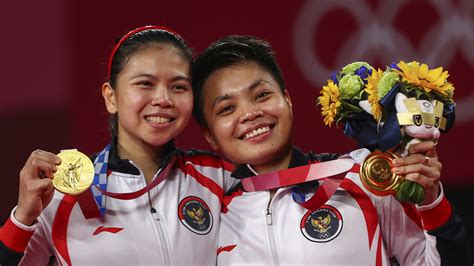 Five cows and a house: Indonesia shows its love as shuttlers bag gold | Reuters