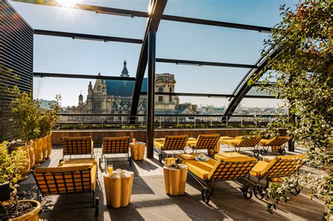 11 Best Rooftop Bars in Paris For Eiffel Tower Views and More