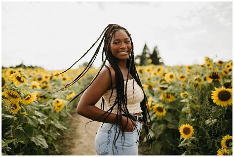 Lauryn | Sunflower Field Senior Pictures — Jasmine J. Photography - Portland Senior Photographer