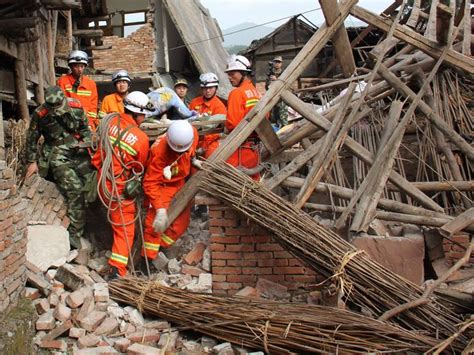 Sichuan earthquake leaves 203 dead and 11,500 injured as rescue teams struggle to reach survivors