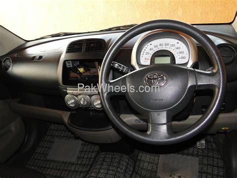 Toyota passo 2011 interior