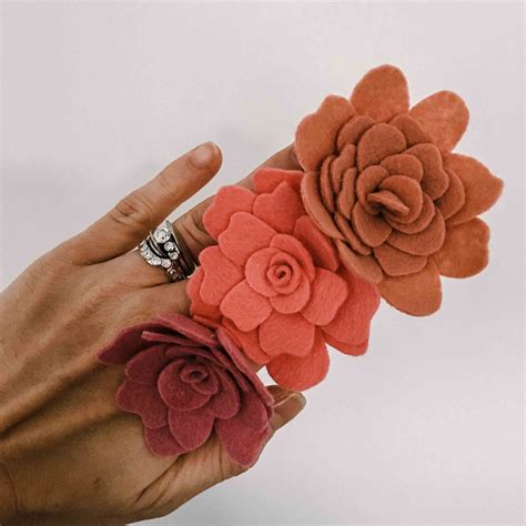 LEARN: How to Make a Felt Flower Step-by-Step