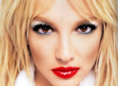Britney Spears Eyeliner - 20 Britney Spears' Eye Makeup Looks That Are ...