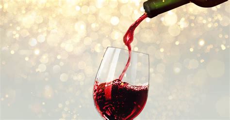 How To Master The Art Of Pouring Wine (And Not Spill It Everywhere) | HuffPost UK Life