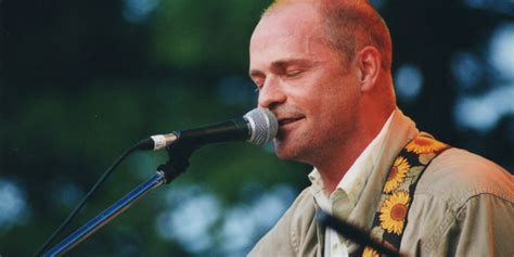 Artists, Canadians Everywhere Pay Tribute to Gord Downie - Indie88