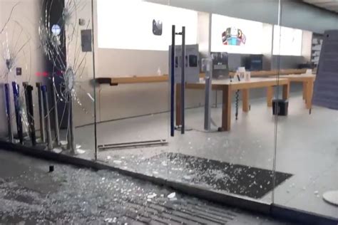 Charleston Apple Store ransacked by looters | The Apple Post