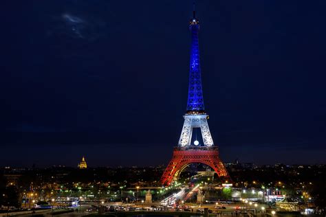 TourEiffel BleuBlancRouge (pixinn.net) - Tour Eiffel — Wikipédia | Eiffel tower, Tour eiffel ...