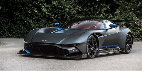 The Coolest Features Inside The Aston Martin Vulcan | HotCars