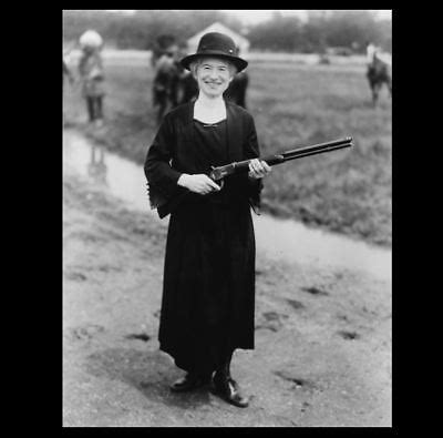 Annie Oakley Holding Rifle PHOTO, Buffalo Bill Wild West Show 1922 ...