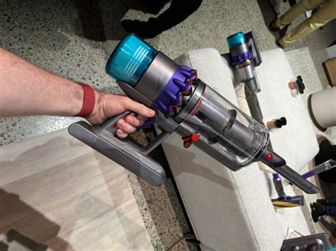 Hands-on with Dyson Gen5detect Absolute | Reviews.org