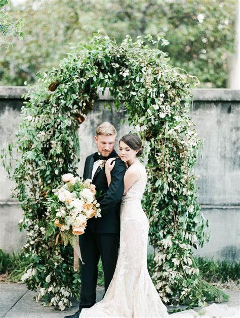 A Modern Elopement in Historic Savannah, Georgia - Green Wedding Shoes