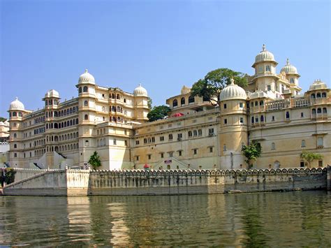 File:City Palace of Udaipur.jpg