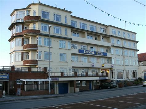 The Expanse Hotel, Bridlington © JThomas cc-by-sa/2.0 :: Geograph Britain and Ireland