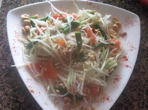 FOODIE BY NATURE (TRIED AND TESTED RECIPES): THAI RAW PAPAYA SALAD(TRIED AND TESTED BY DIVYA BURMAN)