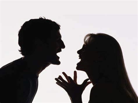 Husband Wife Fight : झोपेत दुसऱ्याच महिलेचं स्वप्न पाहत होता पती ...