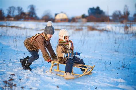 DIY Snow Sled from Pallets – Mother Earth News