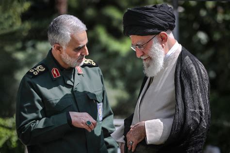 Khamenei.ir - Previously unseen photos of General Soleimani and Imam Khamenei