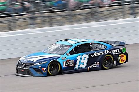 Martin Truex Jr., Auto-Owners Insurance Extend Partnership