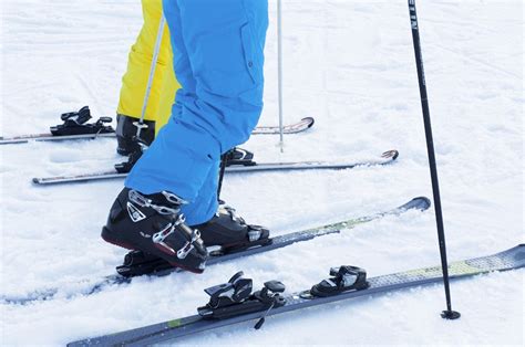 Is it Easier to Ski with Short Skis? - Ski Junket