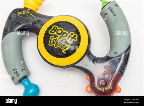 Hasbro Bop It Extreme 2 Handheld Retro Game Stock Photo - Alamy