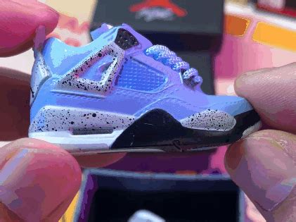 AJ 4 Retro - "University Blue" -Sneakers 3D Keychain