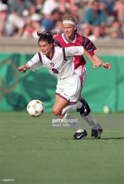 1996 Olympics Highlights: Mia Hamm dribbling downfield | Usa soccer ...