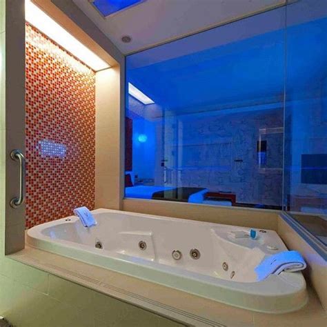 Hotel With Jacuzzi in Johor Bahru - Anahi-has-West