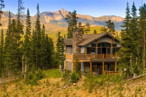 Ski-in/ski-out lodge with stunning views, private hot tub, and rustic-chic decor UPDATED 2020 ...