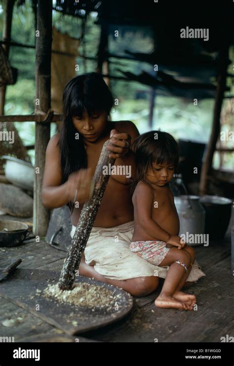 Pueblo indígena Embera Chocó de Colombia Fotografía de stock - Alamy