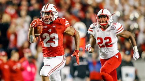 Jonathan Taylor, Wisconsin track star? Badgers RB off and running ...