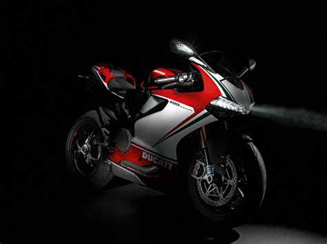 DUCATI 1199 Panigale S Tricolore (2012-2013) Specs, Performance ...