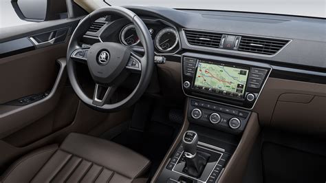 Upgraded ŠKODA Superb: Interior as spacious as higher-class vehicles ...