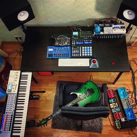 My actual studio setup. I think now I'm ready to start making music ...