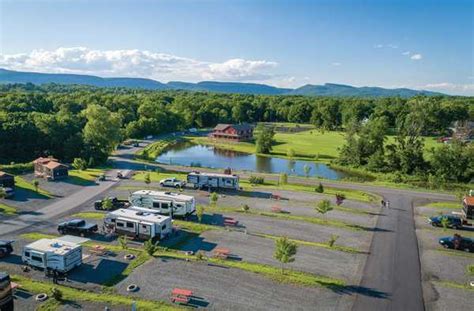 Yogi Bear's Jellystone Park Camp-Resort: Gardiner - 6 Photos