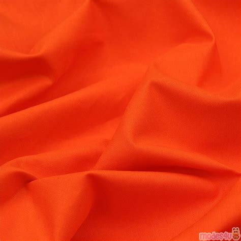 solid tangerine Kona cotton fabric by Robert Kaufman Fabric by Robert Kaufman - modeS4u