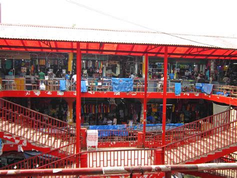 Dhaka City: Biggest cheap market in Dhaka