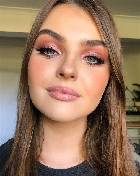 Makeup today on the gorgeous @emmilyedwards for her graduation! Congratulations darling! Key pro ...